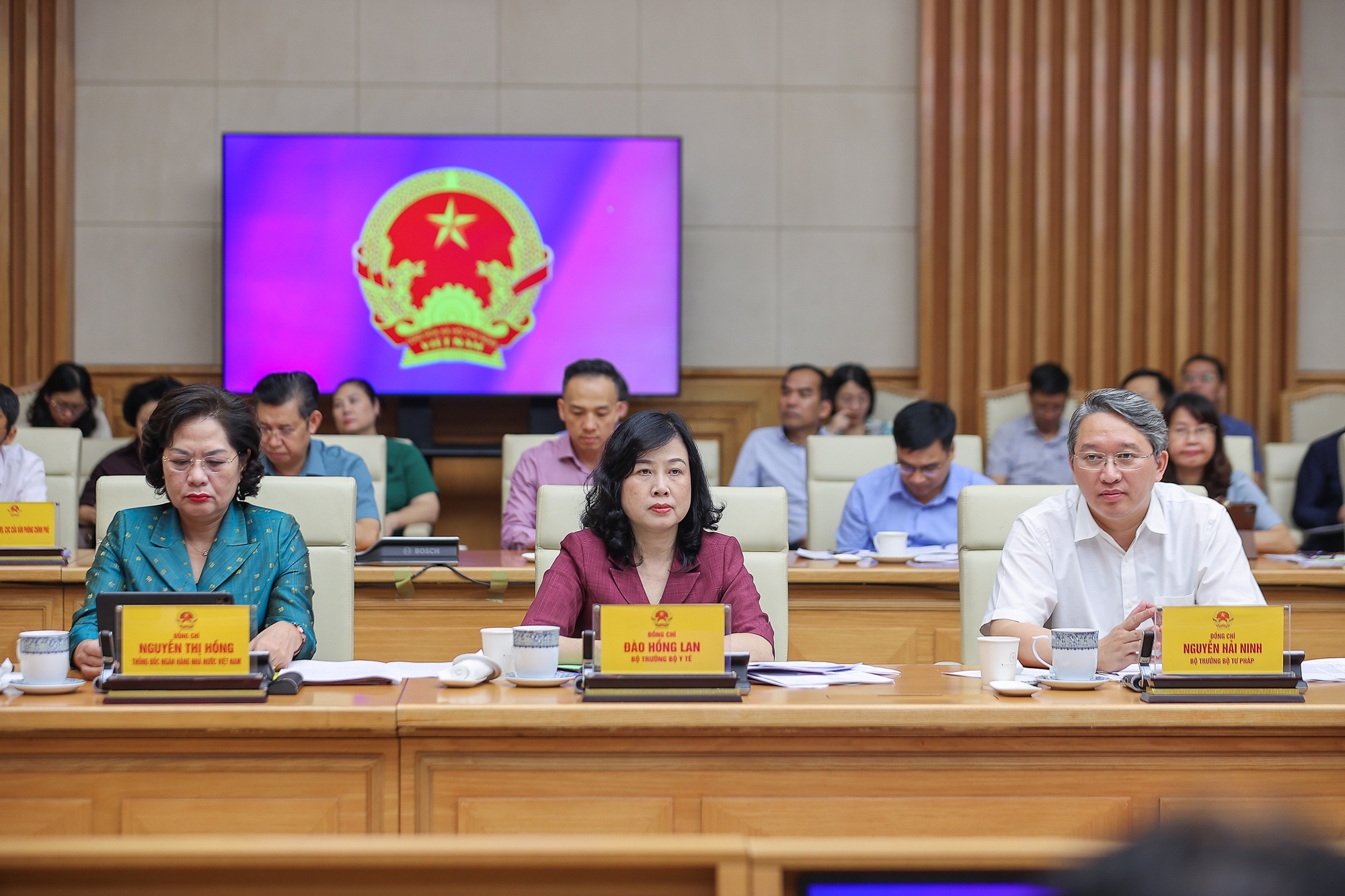 Các thành viên Chính phủ và đại biểu tham dự hội nghị - Ảnh: VGP/Nhật Bắc Các thành viên Chính phủ và đại biểu tham dự hội nghị - Ảnh: VGP/Nhật Bắc