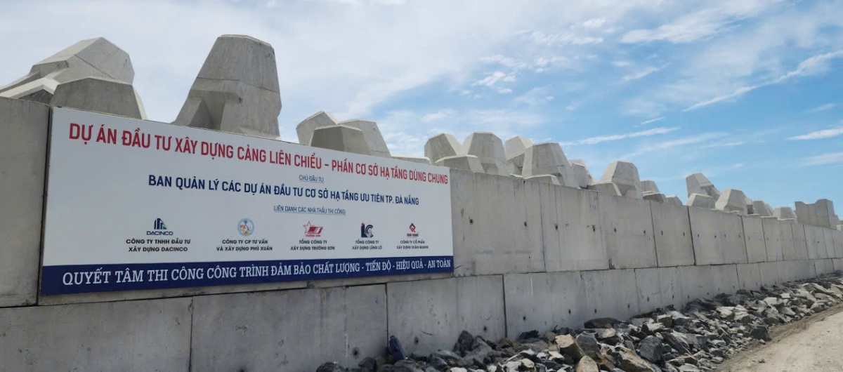 Được biết, dự án hạ tầng dùng chung đã khởi công cuối năm 2022, dự kiến hoàn thành công trình vào tháng 11/2025. Nhà thầu là Liên danh CTCP tư vấn và xây dựng Phú Xuân - Tổng Công ty xây dựng Lũng Lô - Tổng Công ty xây dựng Trường Sơn - CTCP xây dựng Xuân Quang. 