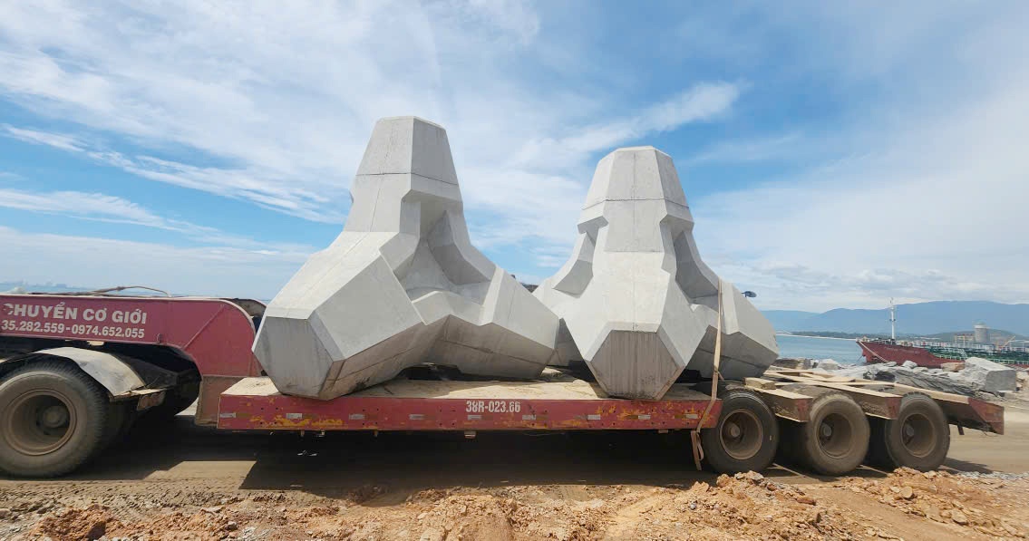 Tăng tốc thi công trên siêu dự án cảng biển Liên Chiểu