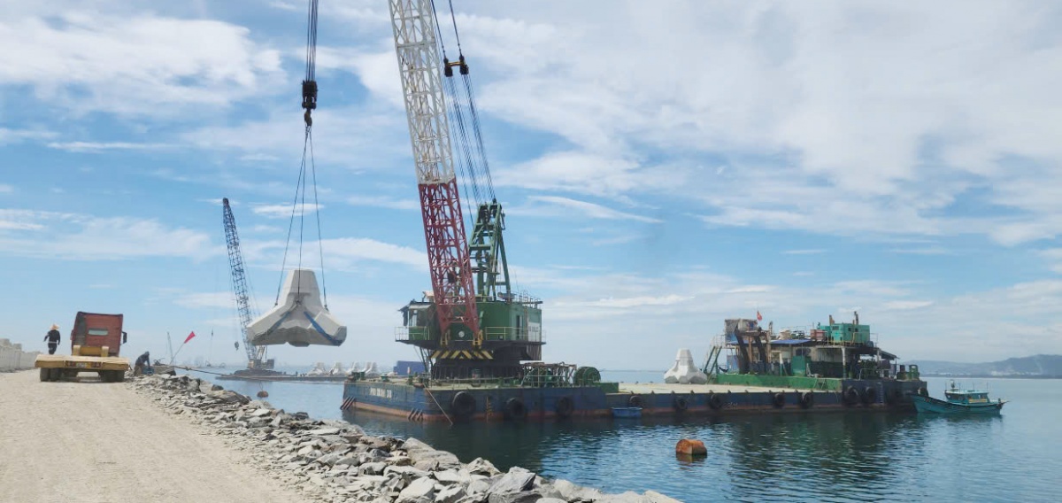 Tăng tốc thi công trên siêu dự án cảng biển Liên Chiểu