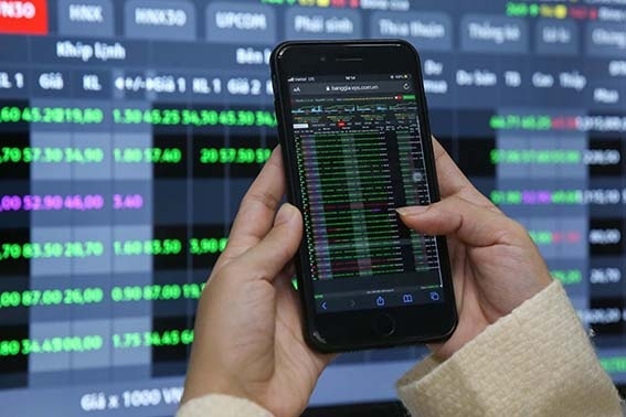 Nhóm cổ phiếu blue-chips đồng loạt phục hồi tích cực trong buổi chiều với nhóm ngân hàng dẫn nhịp giúp VN-Index có được 14,22 điểm Nhóm cổ phiếu blue-chips đồng loạt phục hồi tích cực trong buổi chiều với nhóm ngân hàng dẫn nhịp giúp VN-Index có được 14,22 điểm