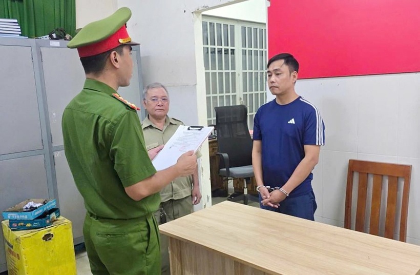 Đối tượng Đỗ Thành Nhung tại cơ quan công an (ảnh: CA TP. Đà Nẵng).