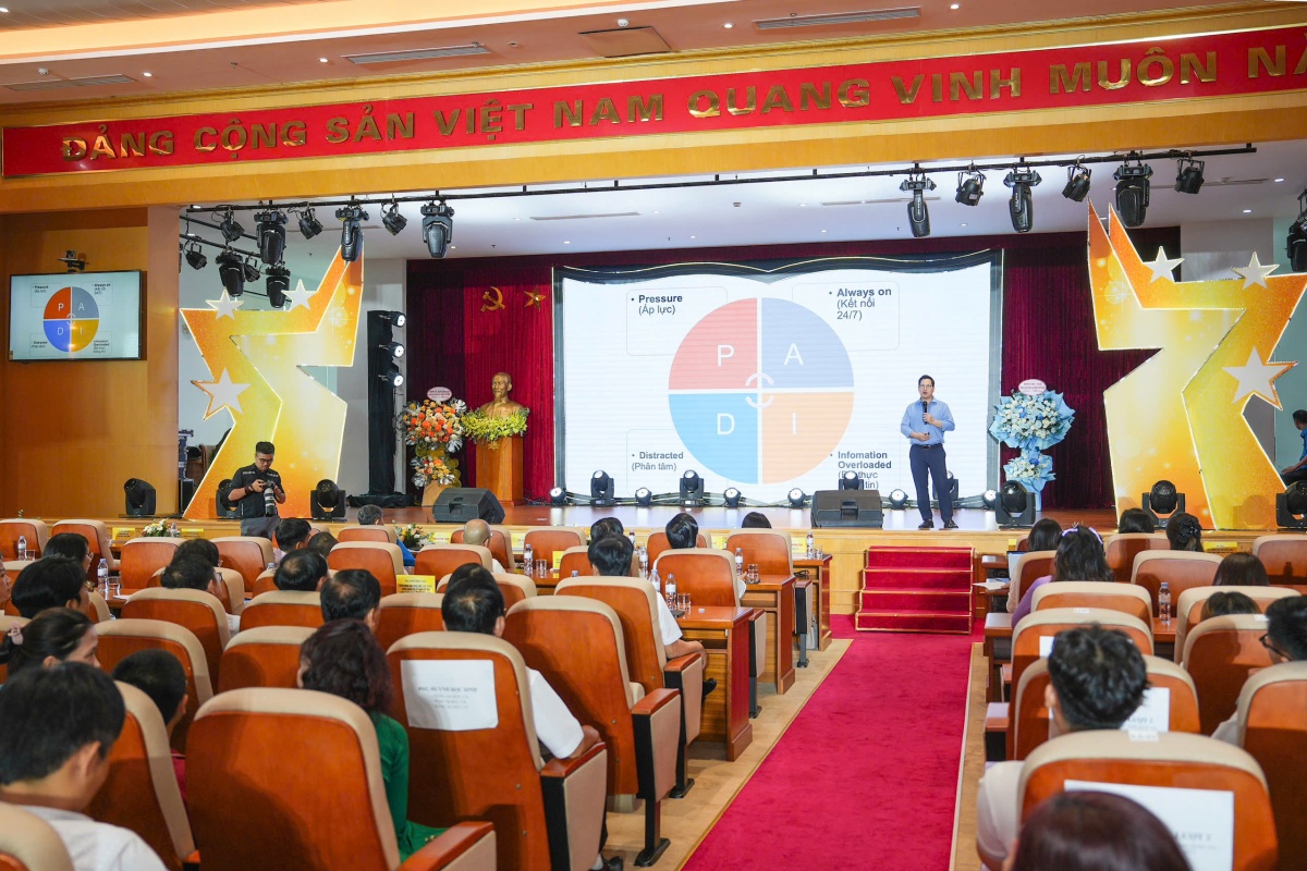 Nâng cao trách nhiệm, phát triển công dân số thông minh