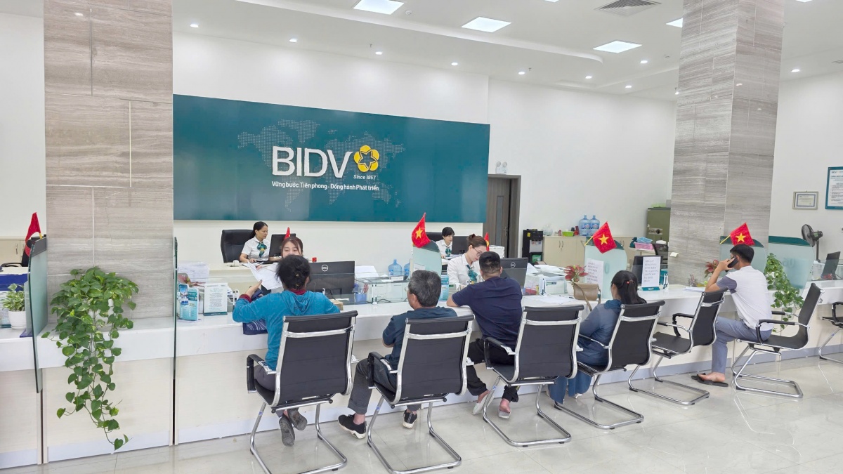 Tăng trưởng tín dụng tích cực, dẫn đầu bán lẻ Tăng trưởng tín dụng tích cực, dẫn đầu bán lẻ