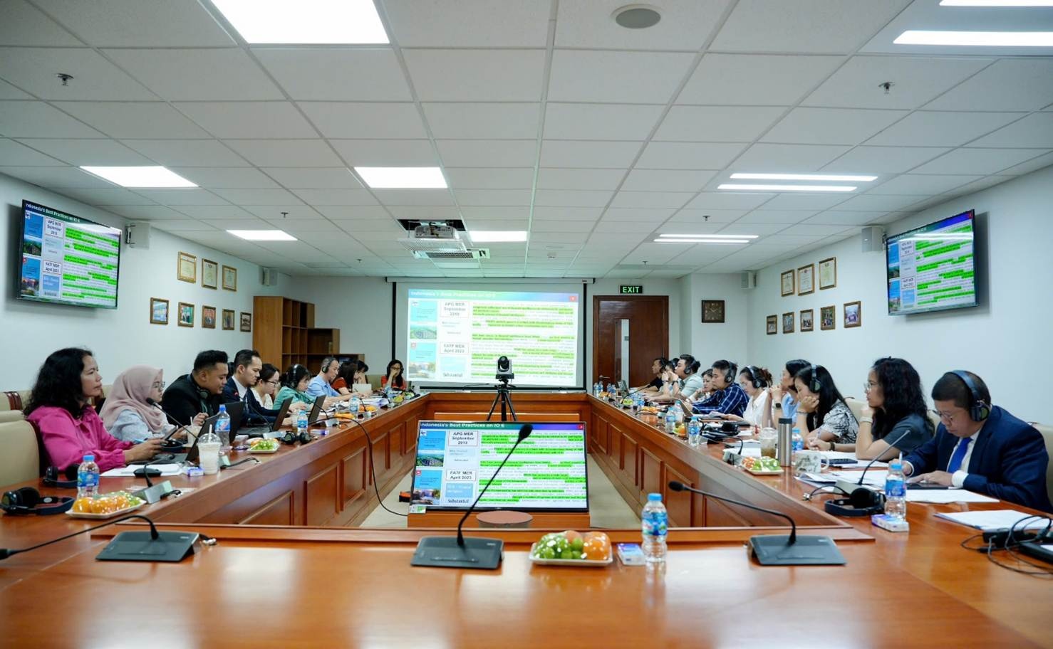 Các bộ, ngành Việt Nam và PPATK tại buổi làm việc