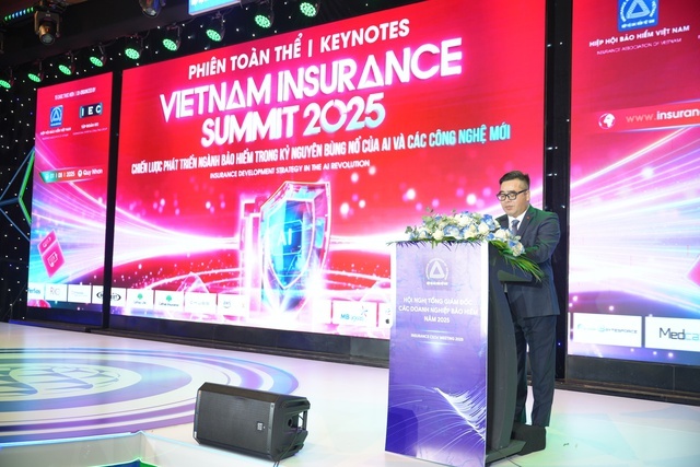 Ông Ngô Việt Trung, Cục trưởng Cục Quản lý, giám sát bảo hiểm, Bộ Tài chính phát biểu tại hội nghị Ông Ngô Việt Trung, Cục trưởng Cục Quản lý, giám sát bảo hiểm, Bộ Tài chính phát biểu tại hội nghị