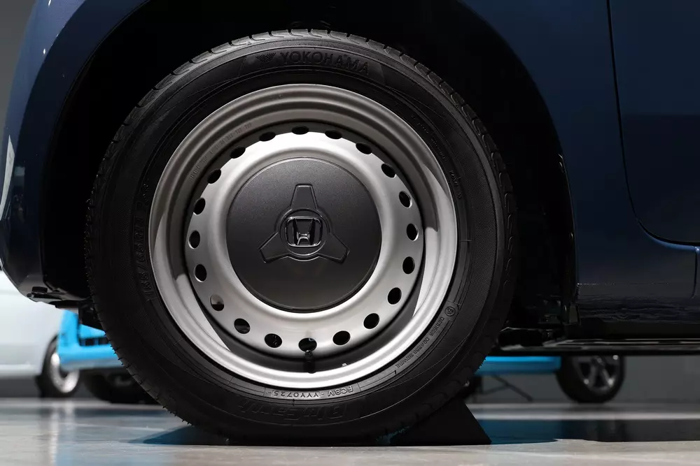 Vành thép của xe bản thấp. Vành thép của xe bản thấp.