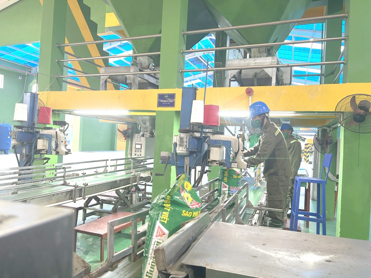 Hệ thống gắp bao tự động của Nhà máy Dinh dưỡng Cây trồng Tiến Nông, tại phường Ba đình, thị xã Bỉm Sơn, Thanh Hoá