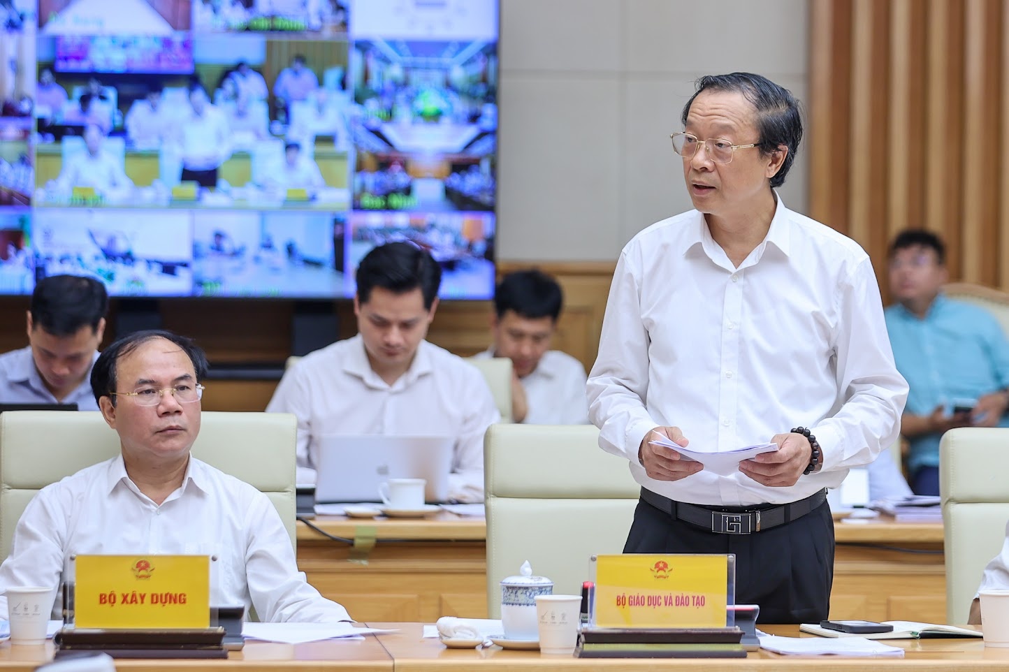 Thứ trưởng Bộ Giáo dục và Đào tạo Phạm Ngọc Thưởng báo cáo tại Phiên họp - Ảnh: VGP/Nhật Bắc Thứ trưởng Bộ Giáo dục và Đào tạo Phạm Ngọc Thưởng báo cáo tại Phiên họp - Ảnh: VGP/Nhật Bắc