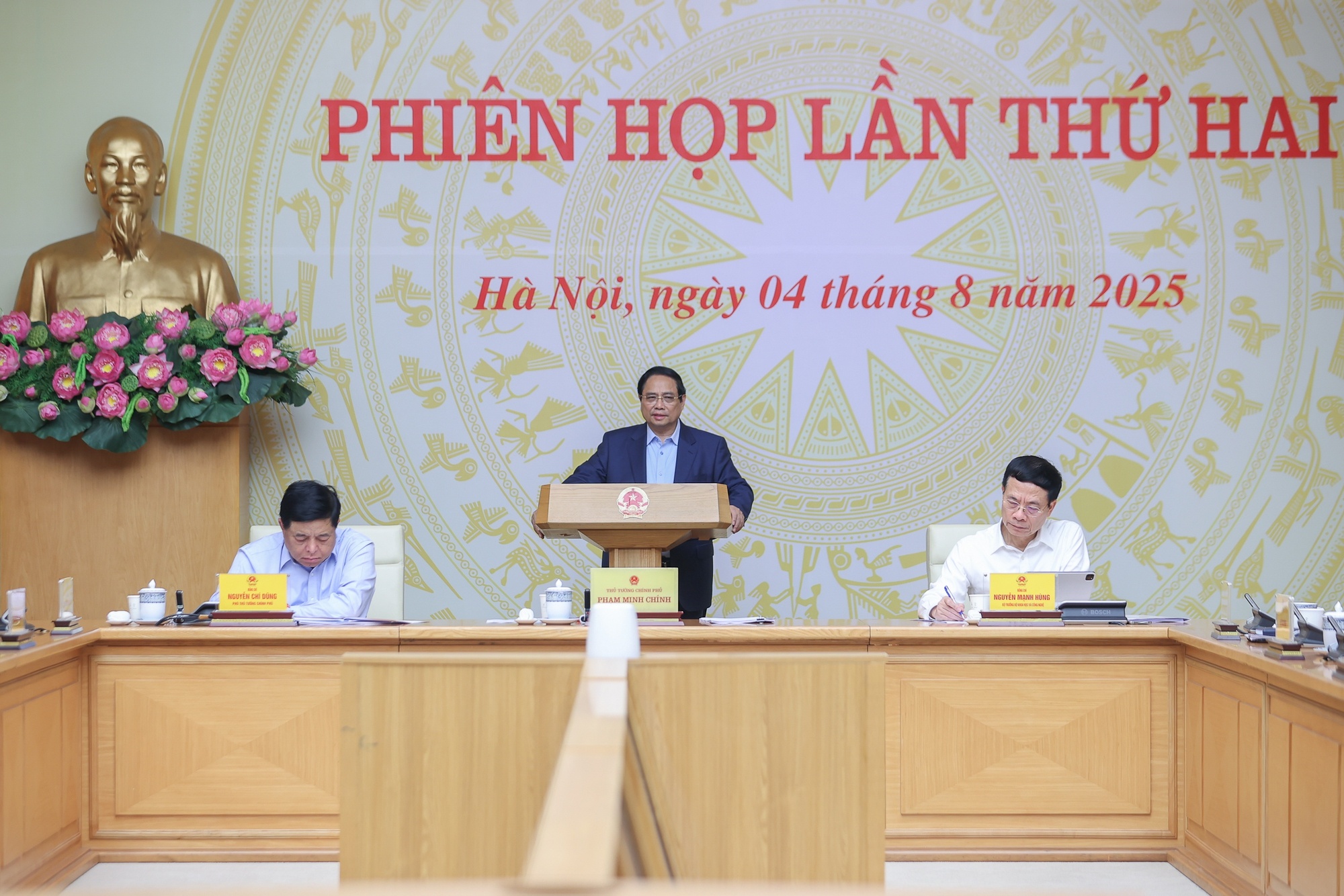 Thủ tướng Phạm Minh Chính phát biểu kết luận phiên họp - Ảnh: VGP/Nhật Bắc Thủ tướng Phạm Minh Chính phát biểu kết luận phiên họp - Ảnh: VGP/Nhật Bắc