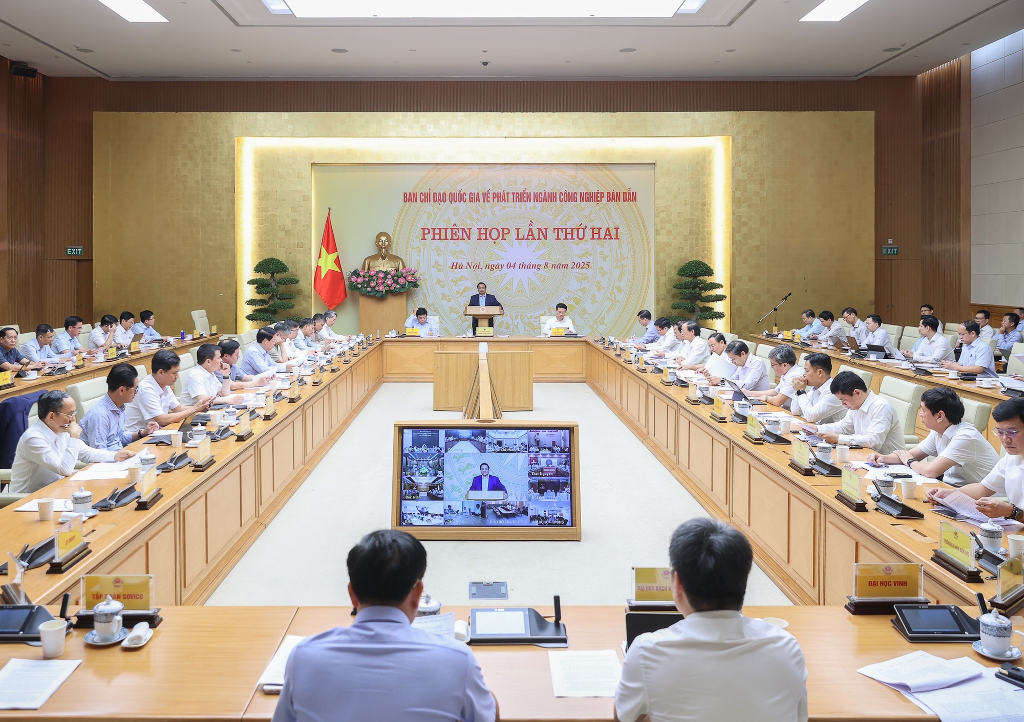 Thủ tướng nhấn mạnh mục tiêu chậm nhất tới 2027 phải thiết kế, chế tạo, kiểm thử một số chíp bán dẫn cần thiết - Ảnh: VGP/Nhật Bắc Thủ tướng nhấn mạnh mục tiêu chậm nhất tới 2027 phải thiết kế, chế tạo, kiểm thử một số chíp bán dẫn cần thiết - Ảnh: VGP/Nhật Bắc