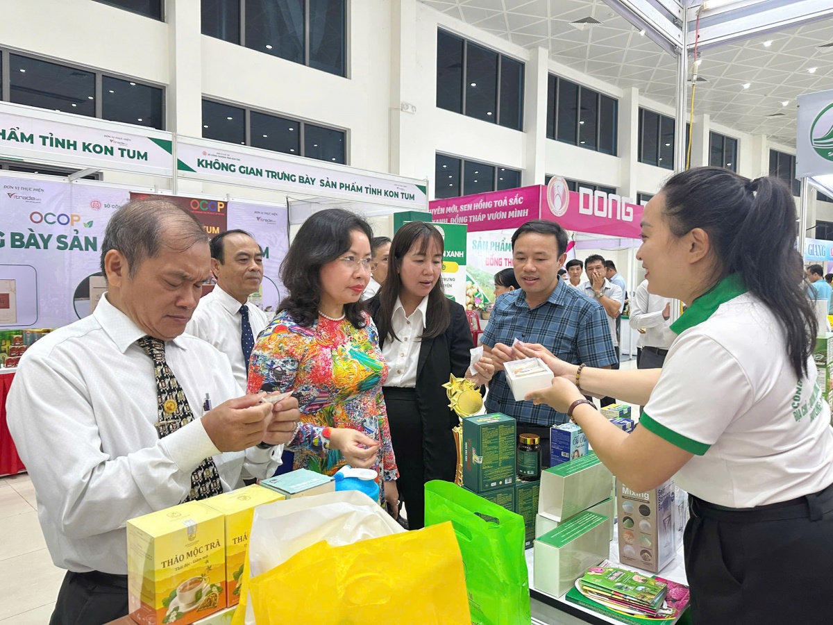 OCOP Nghệ An: Nâng tầm giá trị nông sản bằng sản xuất sạch và kết nối số OCOP Nghệ An: Nâng tầm giá trị nông sản bằng sản xuất sạch và kết nối số