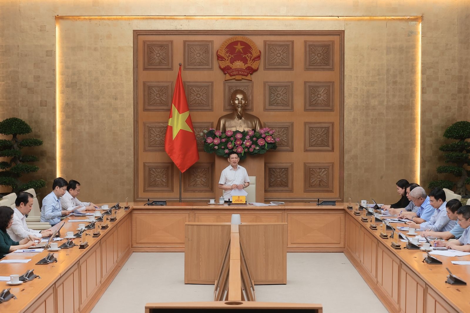 Phó Thủ tướng Hồ Đức Phớc chủ trì cuộc họp - Ảnh: Trần Mạnh