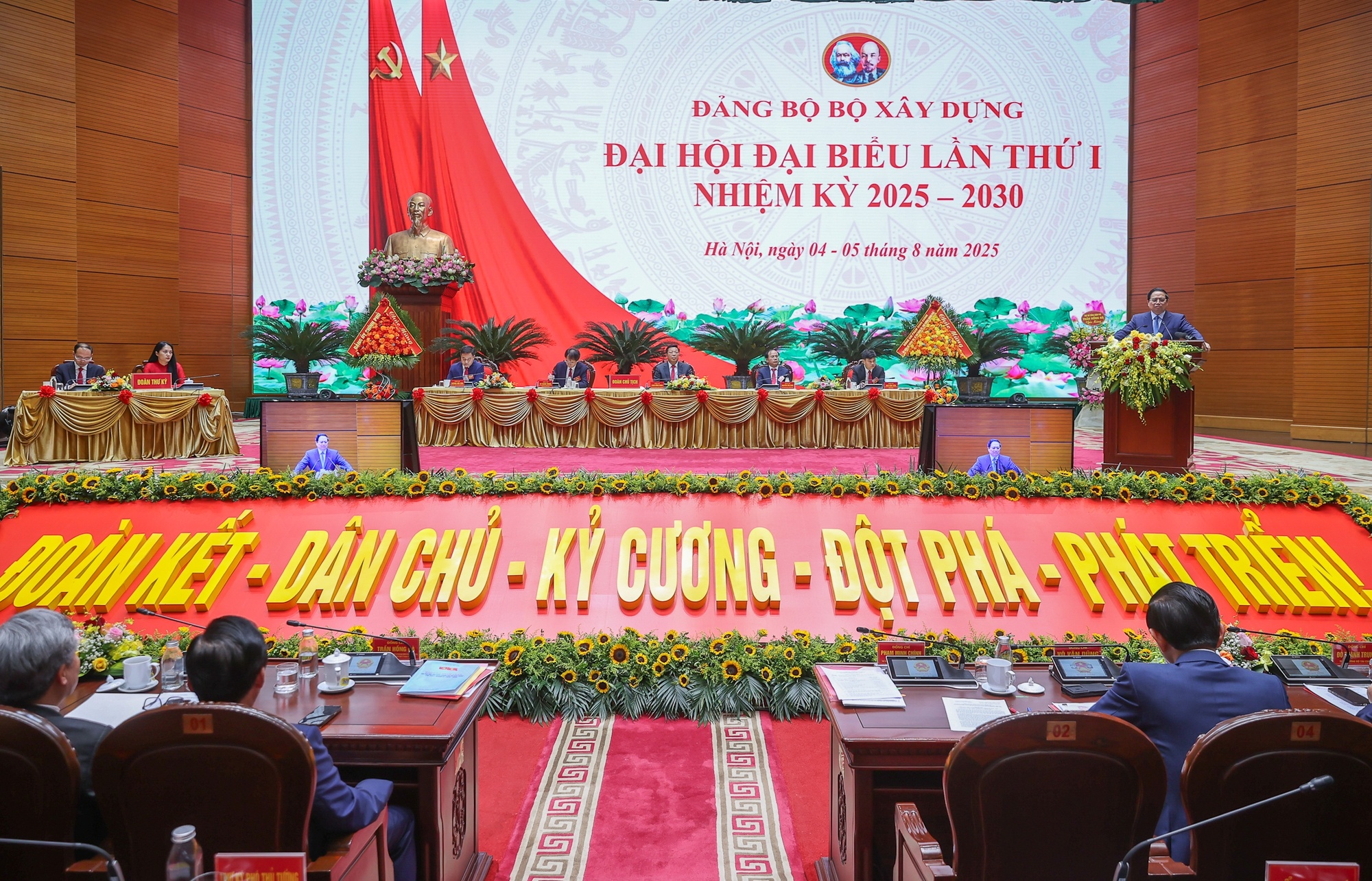 Thủ tướng gợi mở một số vấn đề trọng tâm để Đại hội tiếp tục tập trung thảo luận, nghiên cứu - Ảnh: VGP/Nhật Bắc Thủ tướng gợi mở một số vấn đề trọng tâm để Đại hội tiếp tục tập trung thảo luận, nghiên cứu - Ảnh: VGP/Nhật Bắc