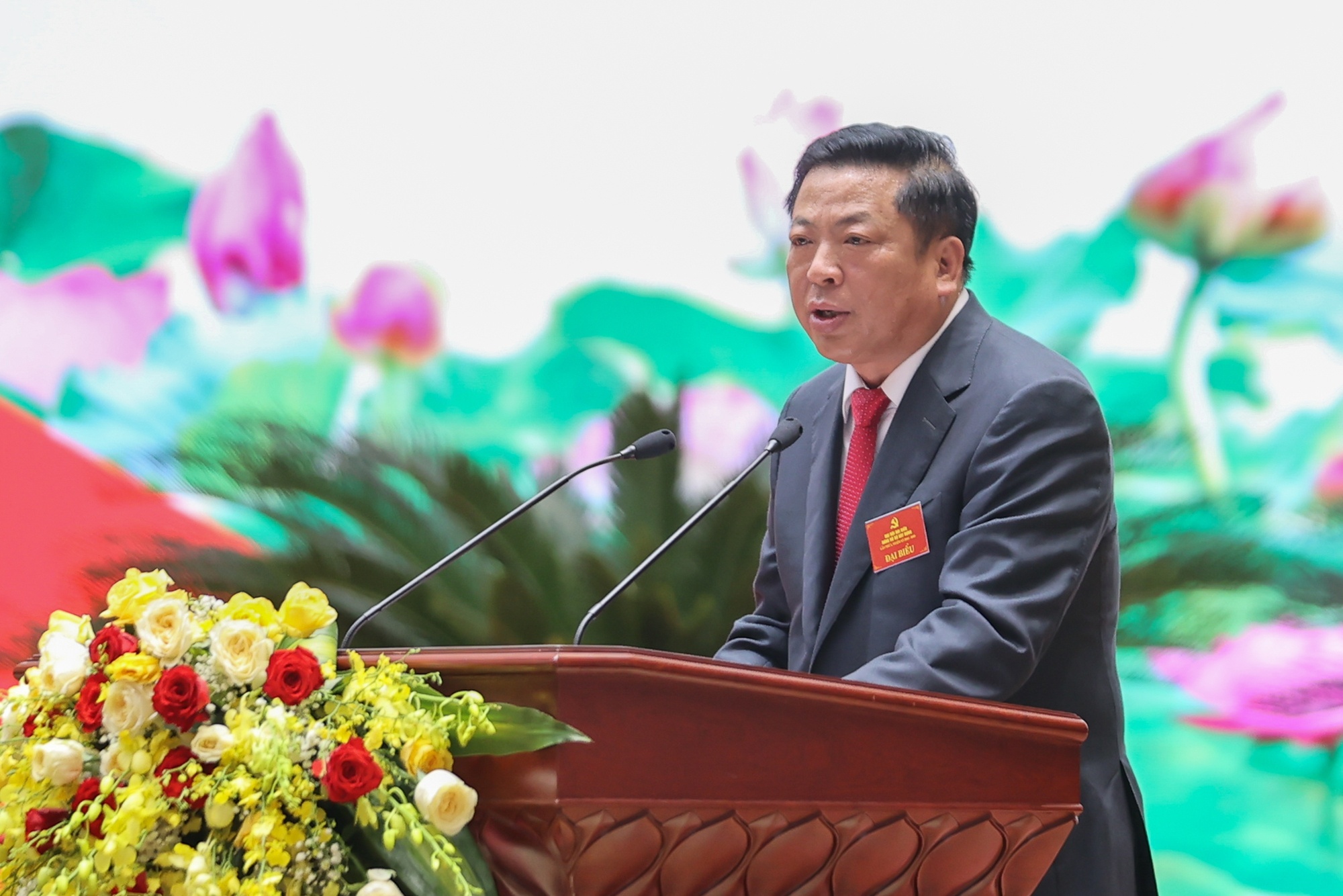 Bộ trưởng Bộ Xây dựng Trần Hồng Minh báo cáo - Ảnh: VGP/Nhật Bắc Bộ trưởng Bộ Xây dựng Trần Hồng Minh báo cáo - Ảnh: VGP/Nhật Bắc