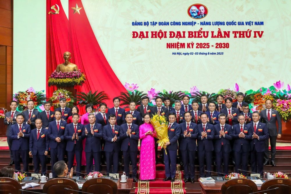 Phát triển Petrovietnam thành Tập đoàn có tiềm lực mạnh, quản trị hiện đại, năng lực cạnh tranh cao, tiên phong trong chuyển dịch năng lượng và tăng t