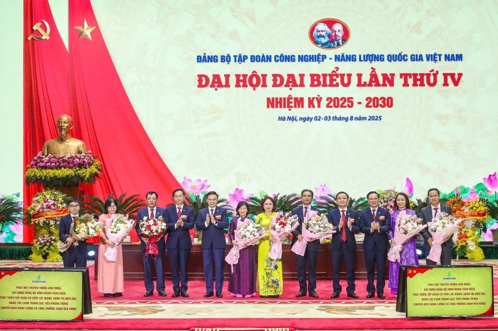 Phát triển Petrovietnam thành Tập đoàn có tiềm lực mạnh, quản trị hiện đại, năng lực cạnh tranh cao, tiên phong trong chuyển dịch năng lượng và tăng t