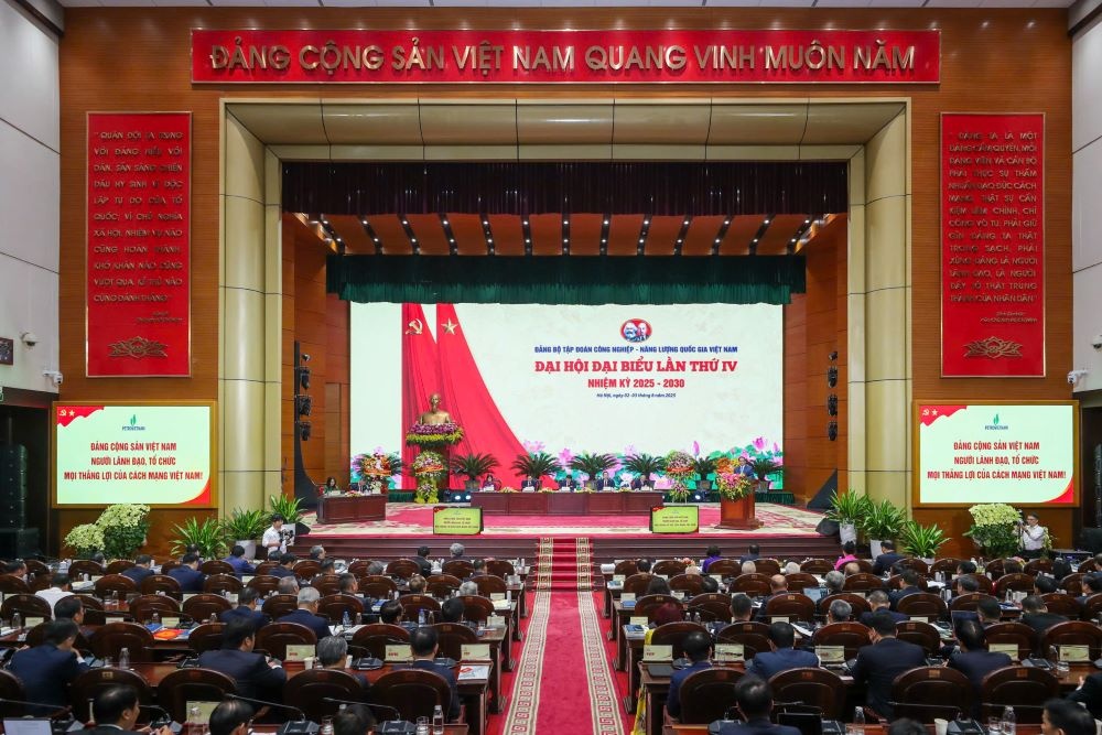 Phát triển Petrovietnam thành Tập đoàn có tiềm lực mạnh, quản trị hiện đại, năng lực cạnh tranh cao, tiên phong trong chuyển dịch năng lượng và tăng t