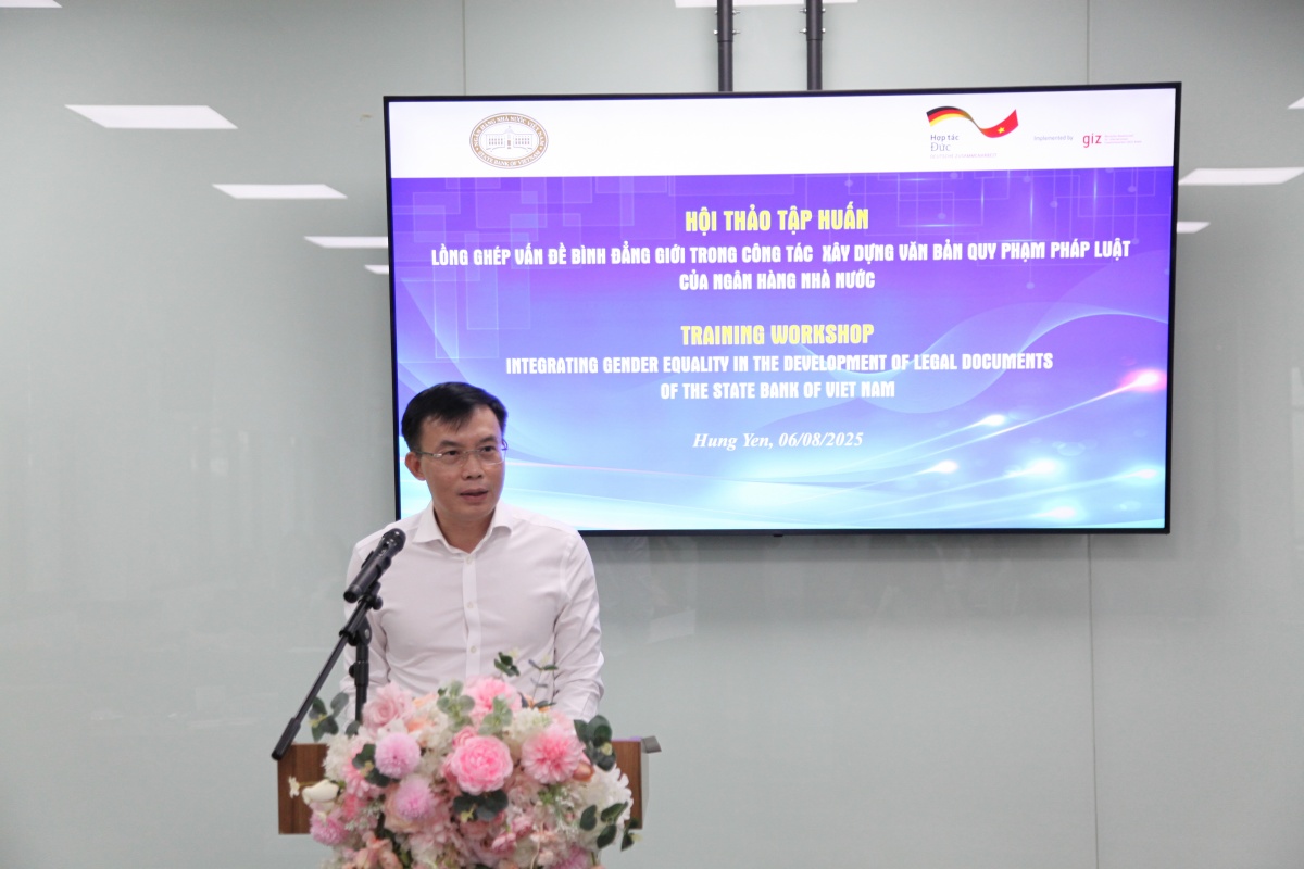 Lồng ghép bình đẳng giới trong xây dựng văn bản pháp luật của NHNN Lồng ghép bình đẳng giới trong xây dựng văn bản pháp luật của NHNN