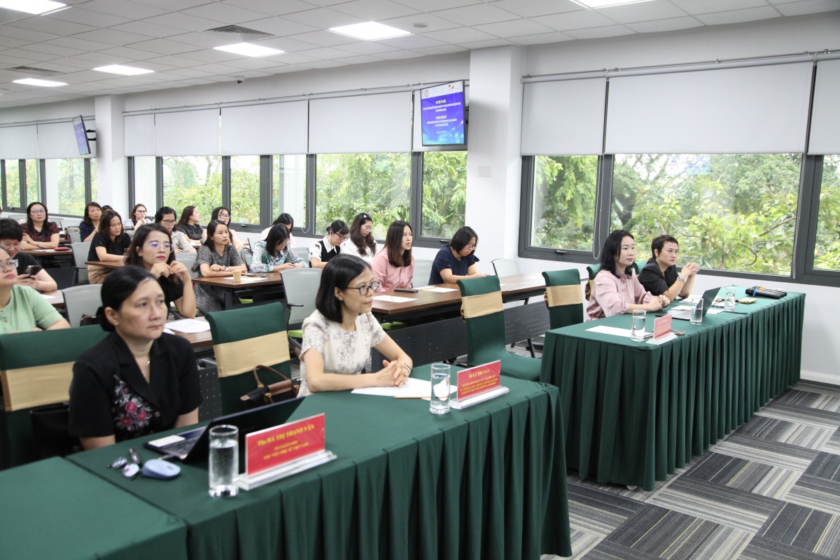 Lồng ghép bình đẳng giới trong xây dựng văn bản pháp luật của NHNN Lồng ghép bình đẳng giới trong xây dựng văn bản pháp luật của NHNN