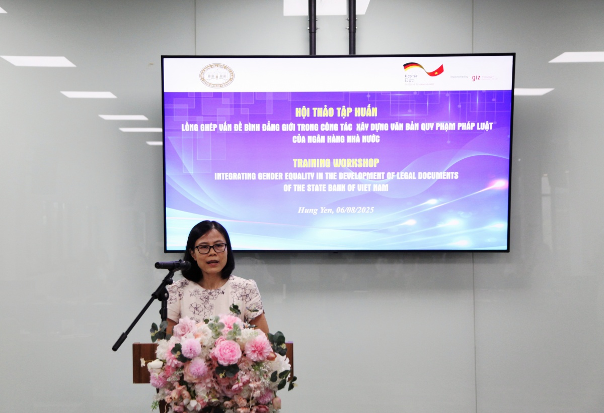 Lồng ghép bình đẳng giới trong xây dựng văn bản pháp luật của NHNN Lồng ghép bình đẳng giới trong xây dựng văn bản pháp luật của NHNN