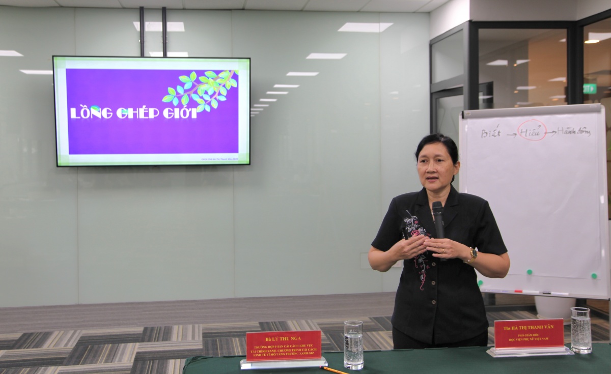 Lồng ghép bình đẳng giới trong xây dựng văn bản pháp luật của NHNN Lồng ghép bình đẳng giới trong xây dựng văn bản pháp luật của NHNN