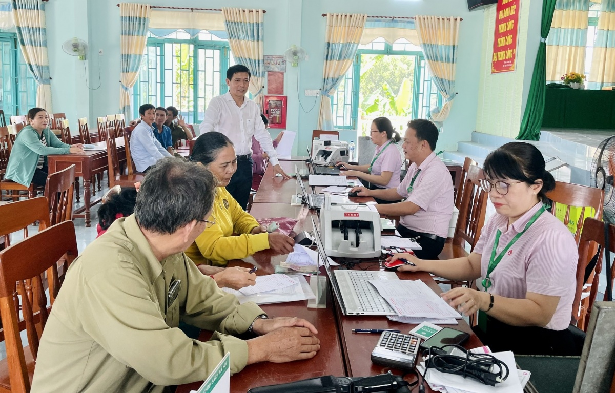 Việc NHCSXH giữ nguyên mạng lưới điểm giao dịch giúp người dân vùng sâu, vùng xa ở Quảng Ngãi thuận tiện trong việc tiếp cận nguồn vốn ưu đãi.