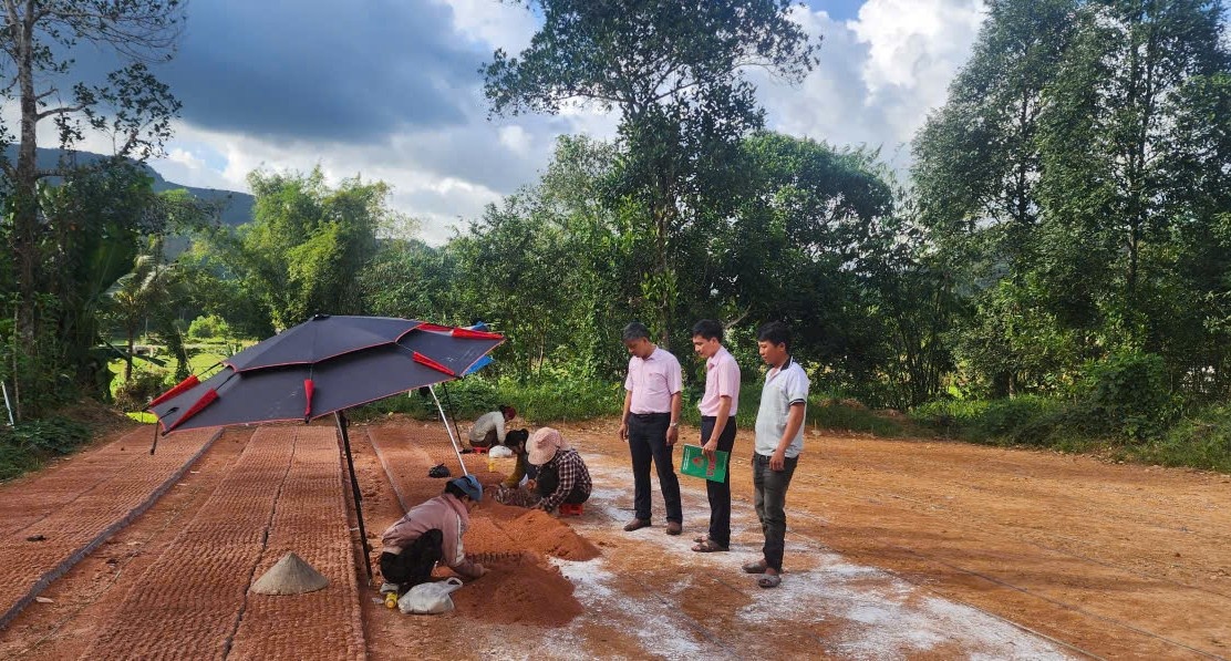 NHCSXH chi nhánh Quảng Ngãi chủ động phối hợp với các tổ chức chính trị - xã hội để kịp thời giải ngân vốn phục vụ sản xuất, kinh doanh ở địa phương.