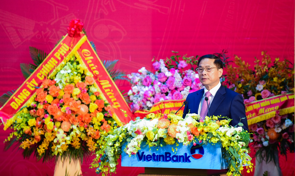 Đồng chí Bùi Thanh Sơn - Ủy viên Ban Chấp hành Trung ương Đảng, Phó Thủ tướng Chính phủ, Bộ trưởng Bộ Ngoại giao phát biểu chỉ đạo Đồng chí Bùi Thanh Sơn - Ủy viên Ban Chấp hành Trung ương Đảng, Phó Thủ tướng Chính phủ, Bộ trưởng Bộ Ngoại giao phát biểu chỉ đạo