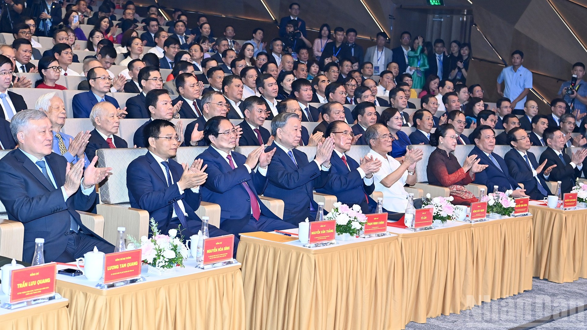 Phát huy nguồn lực tài chính để khai thác không gian phát triển mới cho kinh tế - xã hội Phát huy nguồn lực tài chính để khai thác không gian phát triển mới cho kinh tế - xã hội