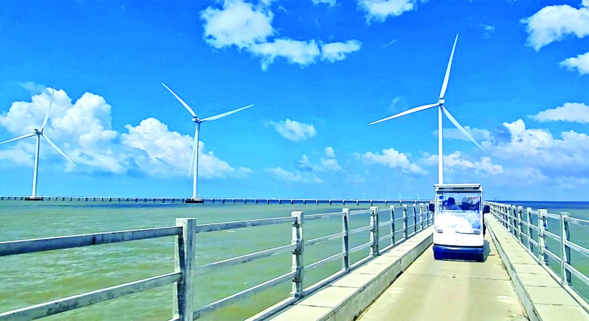 Đến đầu 2025 đã có gần 60 TCTD cho vay tín dụng xanh với dư nợ trên 704.200 tỷ đồng. (Một góc dự án điện gió ngoài khơi tại Cà Mau) Đến đầu 2025 đã có gần 60 TCTD cho vay tín dụng xanh với dư nợ trên 704.200 tỷ đồng. (Một góc dự án điện gió ngoài khơi tại Cà Mau)