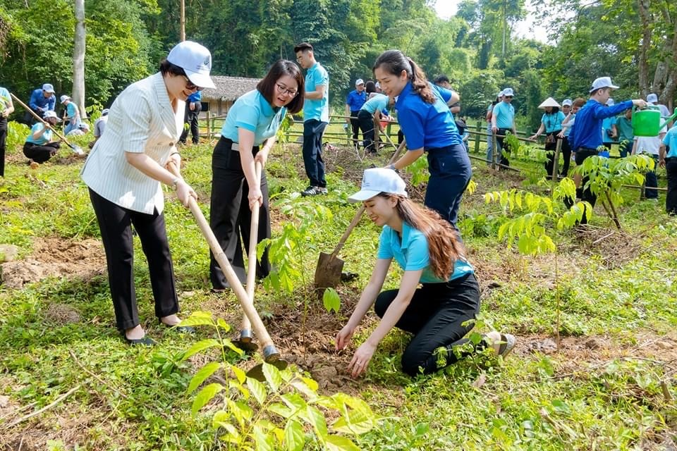 “Xanh hóa” trong hoạt động nội bộ: Từ chiến lược đến hành động của Agribank “Xanh hóa” trong hoạt động nội bộ: Từ chiến lược đến hành động của Agribank