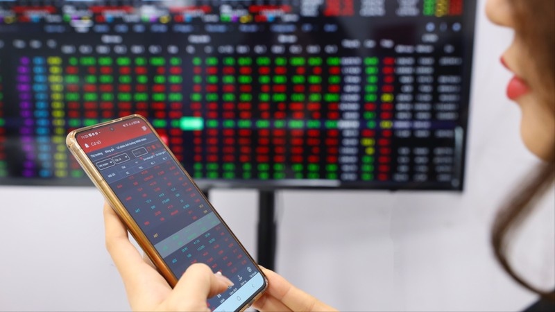 Thị trường rung lắc mạnh, dòng tiền nội kéo VN-Index vượt sóng Thị trường rung lắc mạnh, dòng tiền nội kéo VN-Index vượt sóng