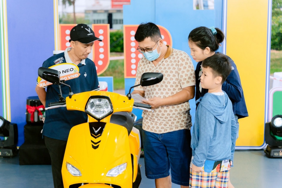 Các mẫu xe máy điện VinFast đang có mức giá vô cùng hấp dẫn, chỉ từ 12 triệu đồng, giúp người dùng dễ dàng chuyển đổi xanh Các mẫu xe máy điện VinFast đang có mức giá vô cùng hấp dẫn, chỉ từ 12 triệu đồng, giúp người dùng dễ dàng chuyển đổi xanh