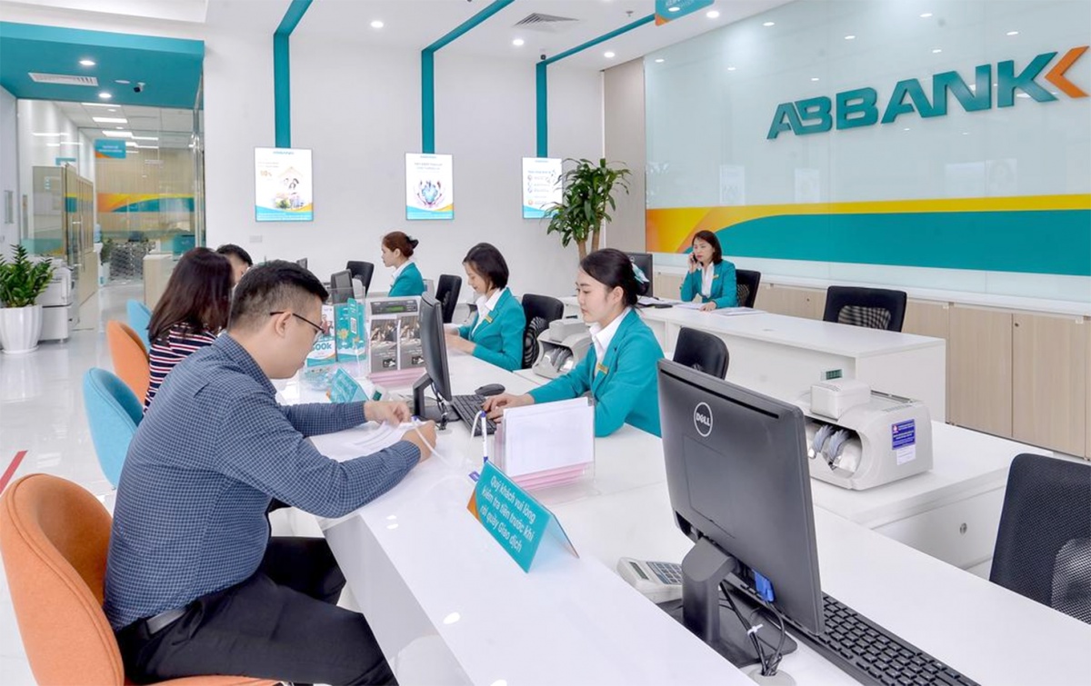 Nền tảng vốn và thanh khoản vững chắc Nền tảng vốn và thanh khoản vững chắc