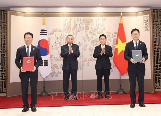 Tổng Bí thư Tô Lâm và Tổng thống Hàn Quốc Lee Jae Myung chứng kiến lễ trao Bản ghi nhớ giữa Bộ Khoa học và Công nghệ Việt Nam với Bộ Khoa học, Công nghệ Thông tin và Truyền thông Hàn Quốc về hợp tác khoa học công nghệ - Ảnh: TTXVN Tổng Bí thư Tô Lâm và Tổng thống Hàn Quốc Lee Jae Myung chứng kiến lễ trao Bản ghi nhớ giữa Bộ Khoa học và Công nghệ Việt Nam với Bộ Khoa học, Công nghệ Thông tin và Truyền thông Hàn Quốc về hợp tác khoa học công nghệ - Ảnh: TTXVN