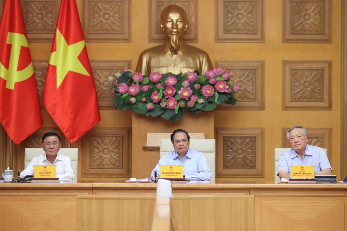 Khẩn trương hoàn thiện, trình Bộ Chính trị hai nghị quyết đột phá về giáo dục - đào tạo và chăm sóc sức khỏe nhân dân