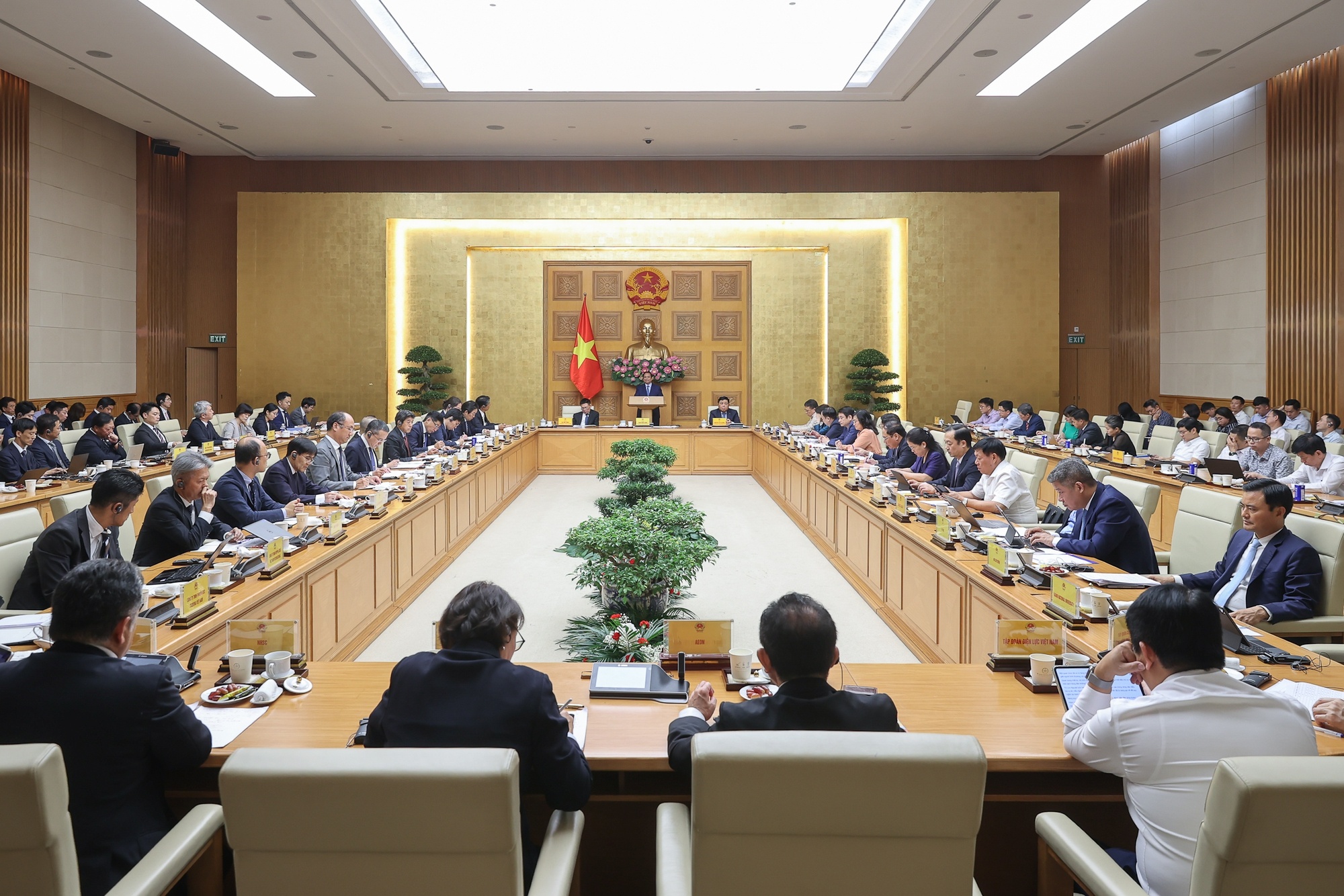 Thủ tướng chủ trì tọa đàm với các doanh nghiệp Nhật Bản - Ảnh: VGP/Nhật Bắc