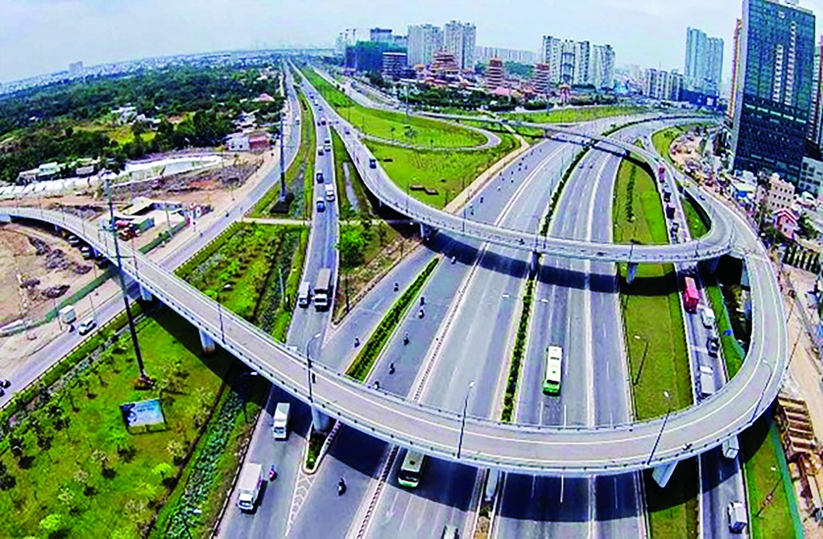 Kiểm soát chặt chẽ nợ công và đầu tư có trọng tâm, trọng điểm là hai yếu tố hỗ trợ nền kinh tế tăng trưởng