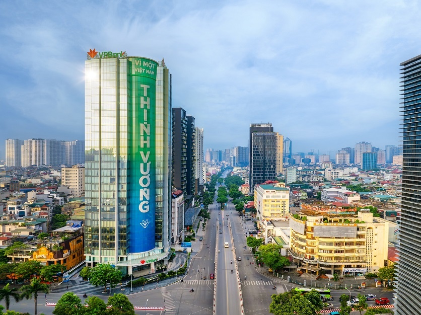 VPBank lựa chọn phát triển theo chiến lược “phủ phân khúc”, lấy khách hàng làm trung tâm VPBank lựa chọn phát triển theo chiến lược “phủ phân khúc”, lấy khách hàng làm trung tâm