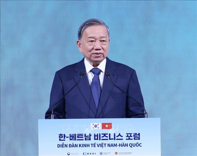 Tổng Bí thư cho biết, Việt Nam đang tiếp tục hoàn thiện thể chế, cải thiện môi trường đầu tư kinh doanh, tháo gỡ các “điểm nghẽn” để khơi thông nguồn lực, thúc đẩy chuyển đổi cơ cấu nền kinh tế gắn mới đổi mới mô hình tăng trưởng... - Ảnh: TTXVN Tổng Bí thư cho biết, Việt Nam đang tiếp tục hoàn thiện thể chế, cải thiện môi trường đầu tư kinh doanh, tháo gỡ các “điểm nghẽn” để khơi thông nguồn lực, thúc đẩy chuyển đổi cơ cấu nền kinh tế gắn mới đổi mới mô hình tăng trưởng... - Ảnh: TTXVN