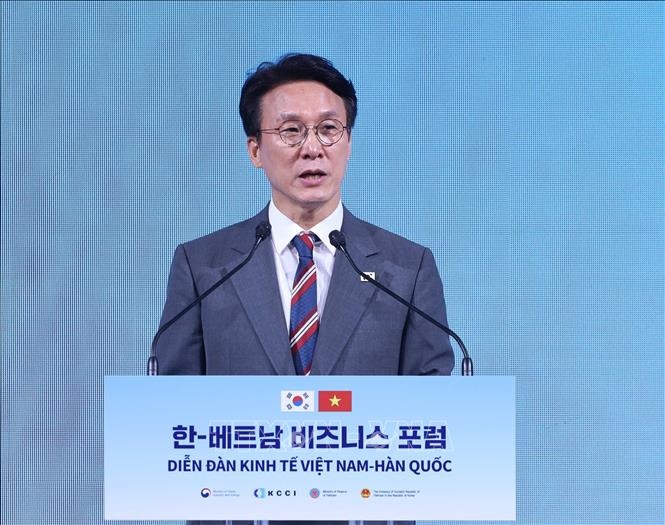 Thủ tướng Kim Min Seok cho rằng, Hàn Quốc và Việt Nam cần tiếp tục tăng cường xây dựng quan hệ lâu dài và mạnh mẽ hơn nữa; mong muốn mở rộng hợp tác toàn diện với Việt Nam - Ảnh: TTXVN Thủ tướng Kim Min Seok cho rằng, Hàn Quốc và Việt Nam cần tiếp tục tăng cường xây dựng quan hệ lâu dài và mạnh mẽ hơn nữa; mong muốn mở rộng hợp tác toàn diện với Việt Nam - Ảnh: TTXVN