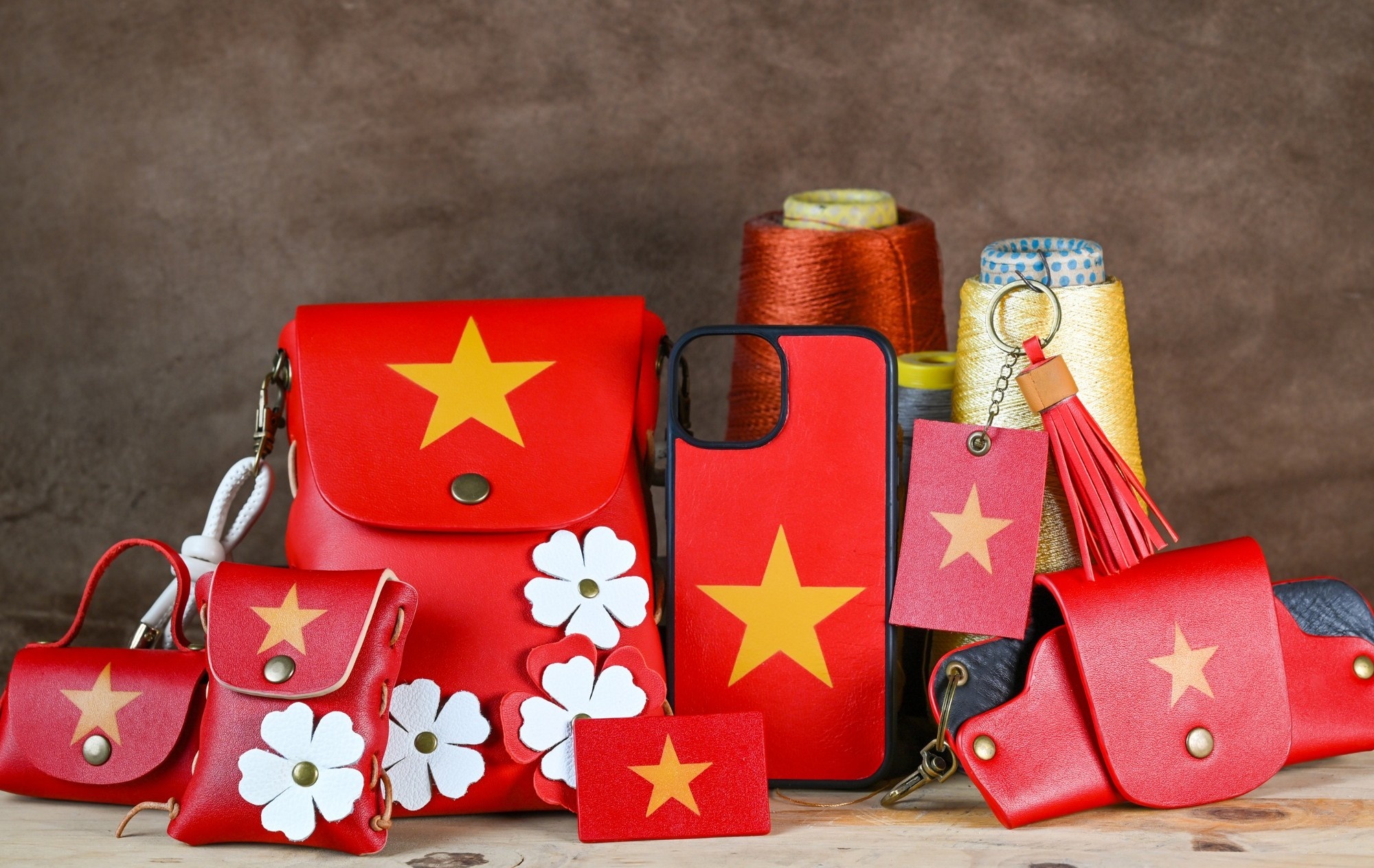 Không chỉ là sản phẩm thương mại, những món đồ thủ công bằng da của dự án Thời trang yêu nước dẫn dắt xu hướng mua sắm dịp 2/9