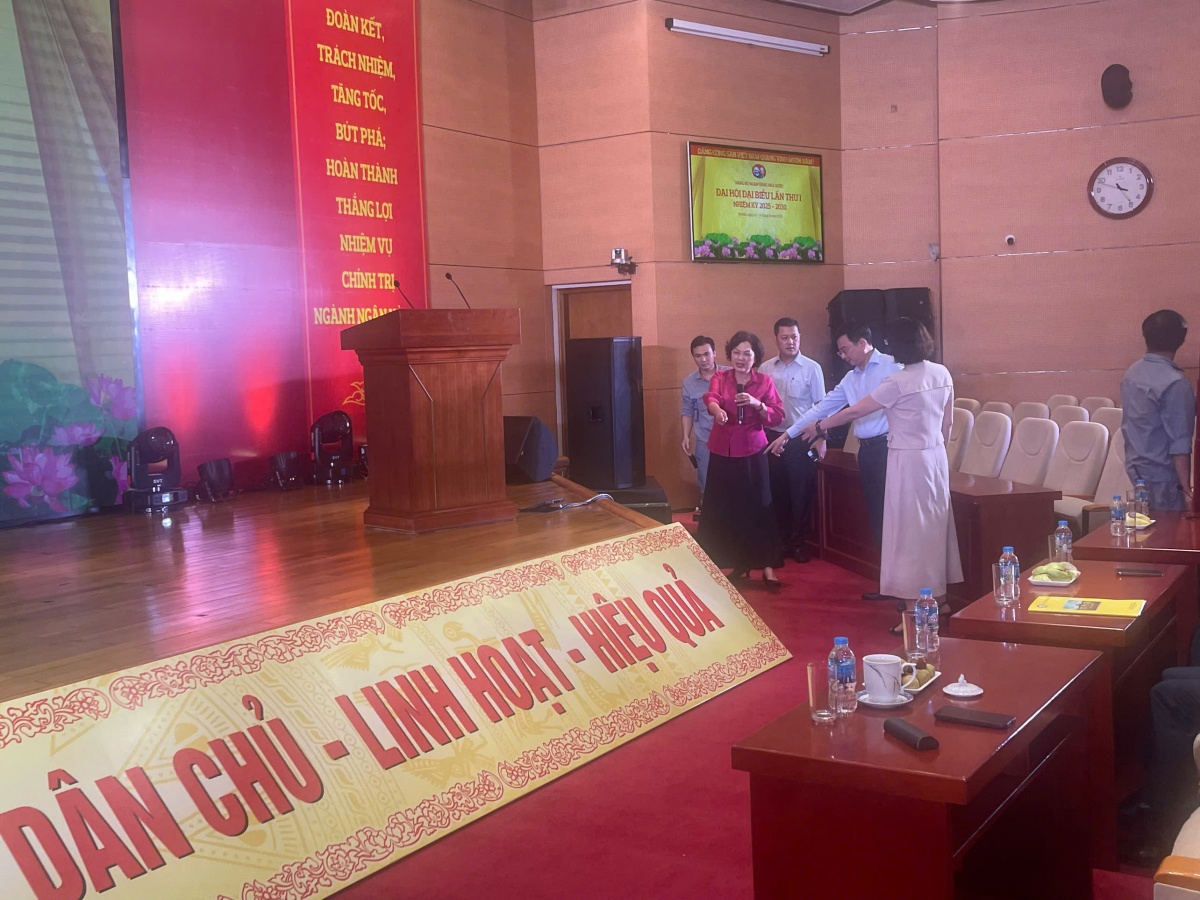 Sẵn sàng mọi điều kiện để tổ chức thành công Đại hội Đảng bộ NHNN lần thứ I Sẵn sàng mọi điều kiện để tổ chức thành công Đại hội Đảng bộ NHNN lần thứ I