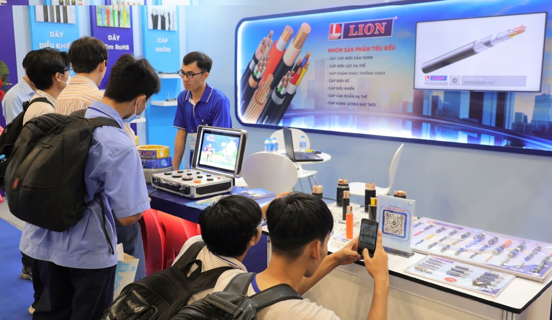 Tôn vinh doanh nghiệp có sản phẩm xanh, dịch vụ số và giải pháp thông minh