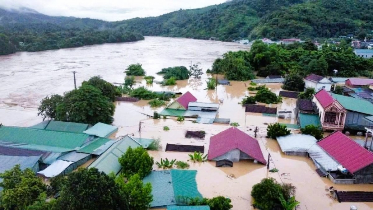 Agribank đồng hành cùng chính quyền và nhân dân các địa phương khắc phục thiệt hại do bão Wipha