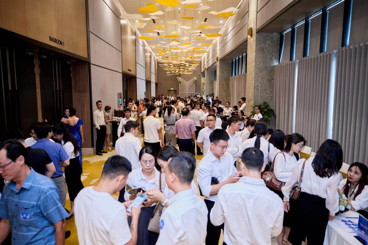 Dòng người tấp nập tại sự kiện mở bán, phản ánh sức hút của K-Park Avenue. Dòng người tấp nập tại sự kiện mở bán, phản ánh sức hút của K-Park Avenue.