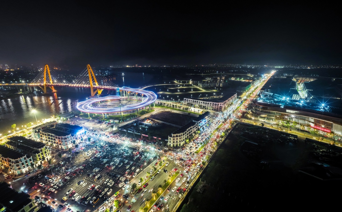 Cầu Hoàng Gia thông xe, Vinhomes Royal Island trở thành tâm điểm chiến lược hội tụ dòng người và dòng tiền tại trung tâm mới của Hải Phòng Cầu Hoàng Gia thông xe, Vinhomes Royal Island trở thành tâm điểm chiến lược hội tụ dòng người và dòng tiền tại trung tâm mới của Hải Phòng