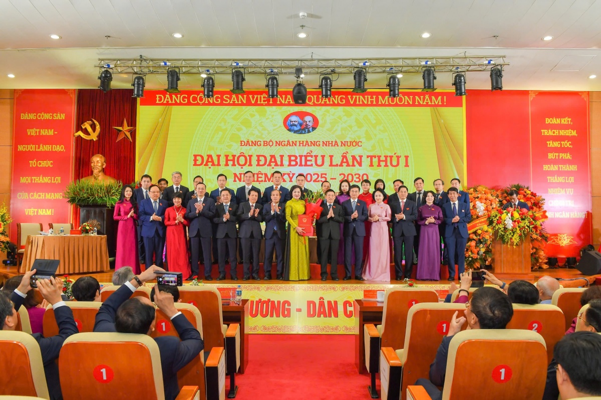 Đảng bộ NHNN: Tiếp tục phát huy tinh thần đoàn kết, đổi mới, sáng tạo, dám nghĩ, dám làm Đảng bộ NHNN: Tiếp tục phát huy tinh thần đoàn kết, đổi mới, sáng tạo, dám nghĩ, dám làm