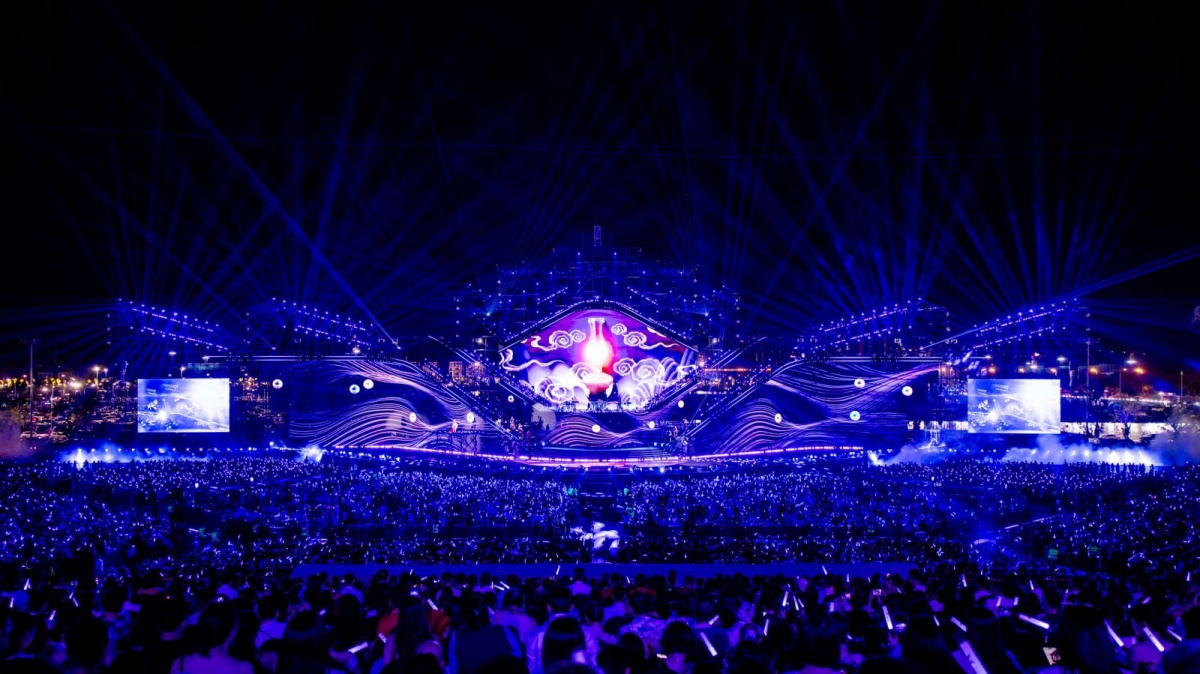 Trước đó, VEC là nơi diễn ra 2 sự kiện âm nhạc V Concert Rạng rỡ Việt Nam và V Fest Thanh Xuân rực rỡ thu hút 25.000 người mỗi đêm